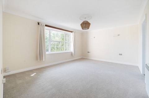 Click the photo for more details of Havant Road, Emsdale, PO10