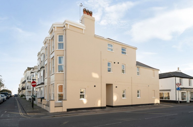 Click the photo for more details of 5 West Street, Bognor Regis, PO21