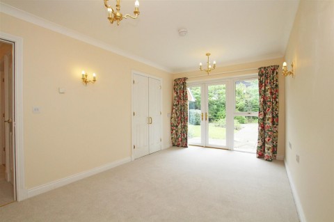 Click the photo for more details of Fontwell Avenue, Eastergate, PO20