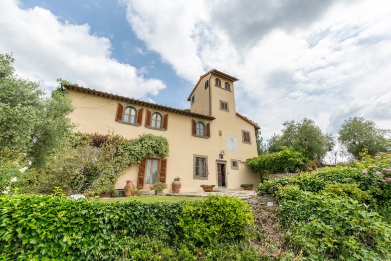 Click the photo for more details of Farmhouse in the hills of Florence, Florentine Hills, Tuscany