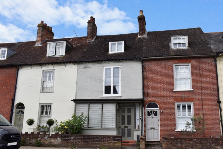 Click the photo for more details of Southampton Road, Lymington, SO41