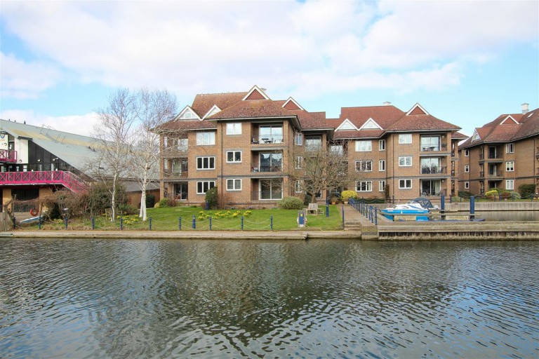 View Full Details for Eights Mariner, Mariners Way, Cambridge