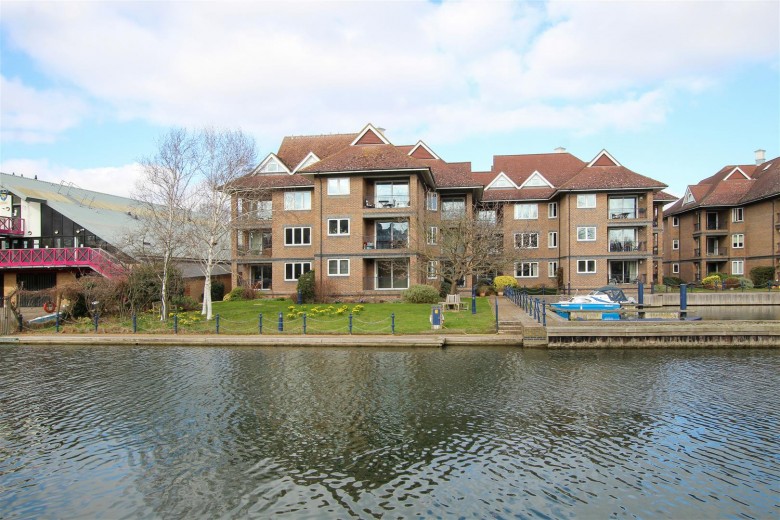 Click the photo for more details of Eights Mariner, Mariners Way, Cambridge