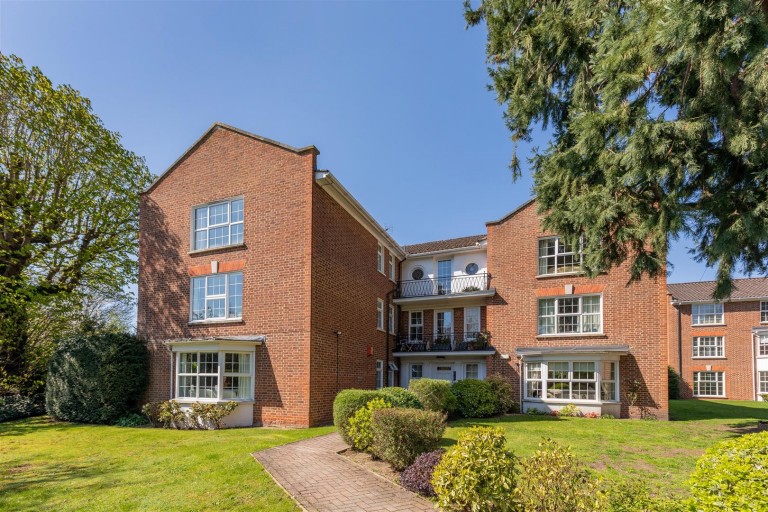 View Full Details for Phyllis Court Drive, Henley-On-Thames