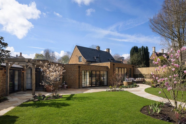 Click the photo for more details of South Newington, Oxfordshire