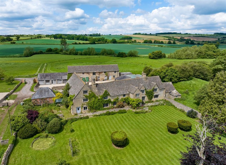 Click the photo for more details of Ascott Under Wychwood, Oxfordshire