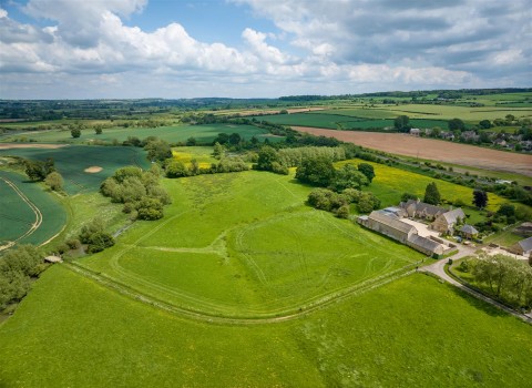 Click the photo for more details of Ascott Under Wychwood, Oxfordshire