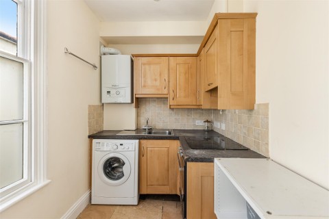 Click the photo for more details of 33 Fore Street, Kingsbridge