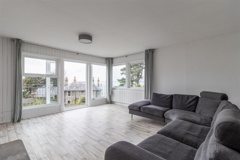 Click the photo for more details of Cliff Road, Totland Bay