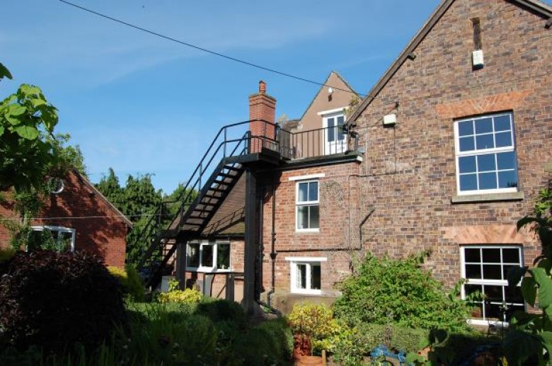 Click the photo for more details of Manor Farm House, Oldbury, Bridgnorth