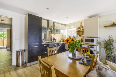 Click the photo for more details of Queens Road, Guildford, GU1