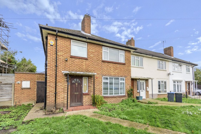 Click the photo for more details of Fairmead Close, New Malden, KT3