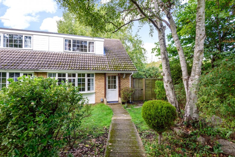 Click the photo for more details of Glendale Close, Woking, Surrey, GU21