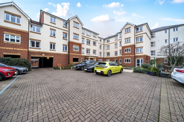 Click the photo for more details of Beaufort Lodge, Woking, GU21