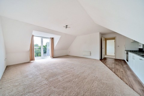 Click the photo for more details of High Road, Byfleet, KT14