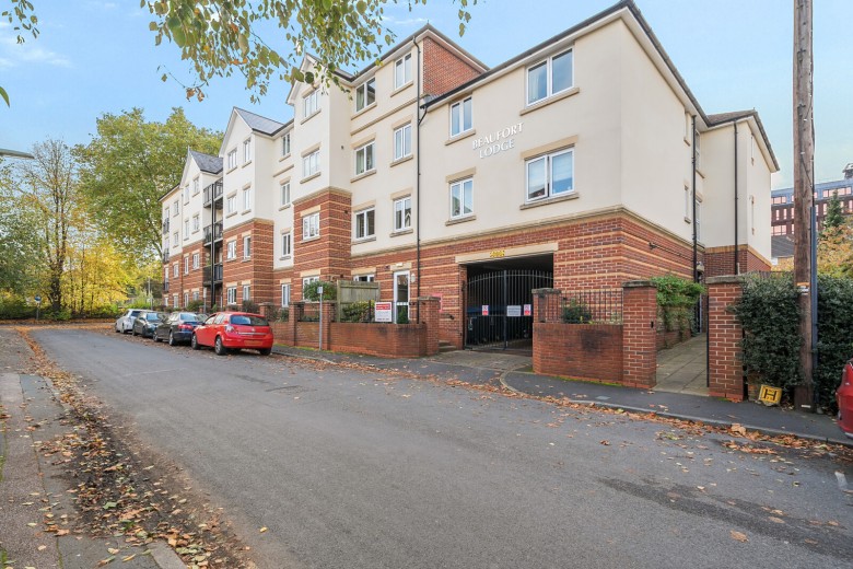 Click the photo for more details of Grove Road, Woking, GU21