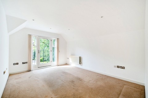 Click the photo for more details of Old Woking Road, West Byfleet, KT14