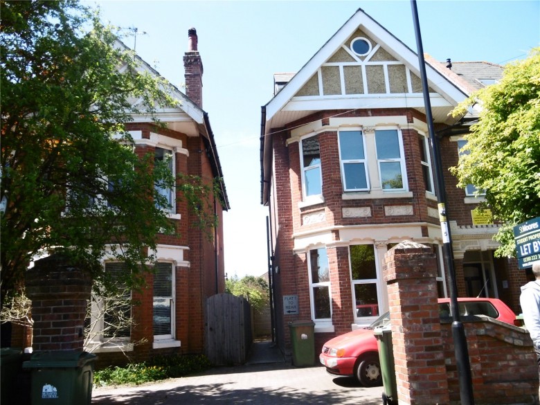 Click the photo for more details of Thornbury Avenue, Southampton, Hampshire, SO15