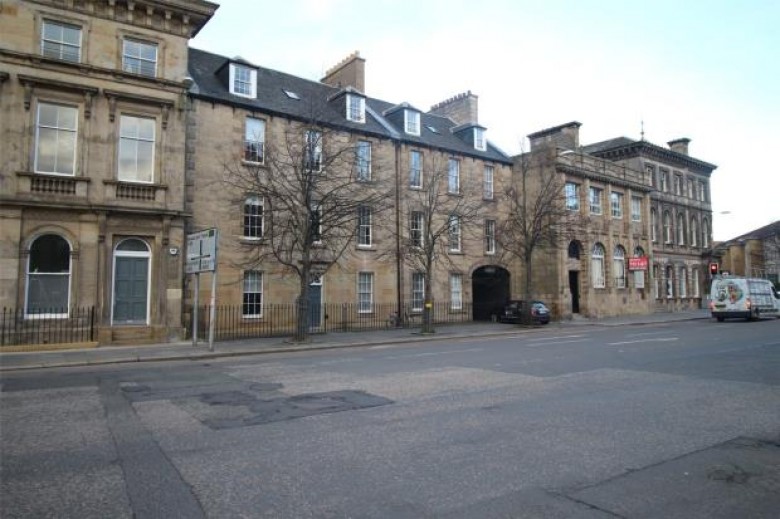 Click the photo for more details of Flat 2, Bernard Street, Edinburgh, Midlothian