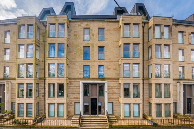 Click the photo for more details of 1/2, Park Quadrant, Park, Glasgow