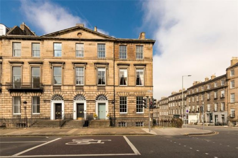 Click the photo for more details of Flat 1F, Heriot Row, Edinburgh