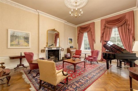 Click the photo for more details of Flat 1F, Heriot Row, Edinburgh