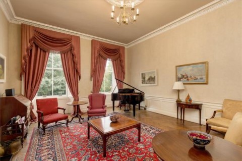 Click the photo for more details of Flat 1F, Heriot Row, Edinburgh