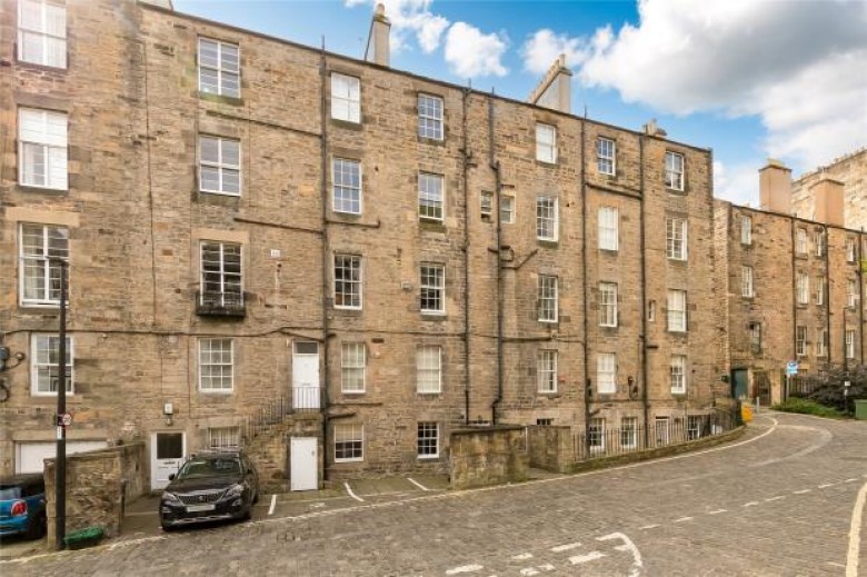 Click the photo for more details of Cumberland Street North West Lane, Edinburgh