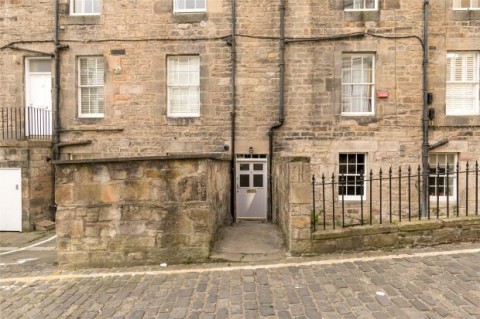 Click the photo for more details of Cumberland Street North West Lane, Edinburgh