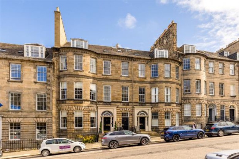 Click the photo for more details of Flat 2, North Castle Street, Edinburgh, Midlothian