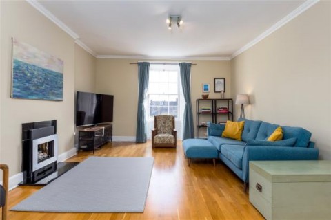 Click the photo for more details of Flat 2, North Castle Street, Edinburgh, Midlothian