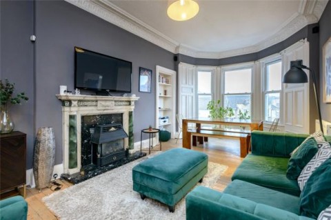 Click the photo for more details of Flat 3F1, Mcdonald Road, Edinburgh