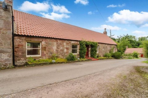 Click the photo for more details of 3 Beesknowe Cottages, Dunbar, East Lothian