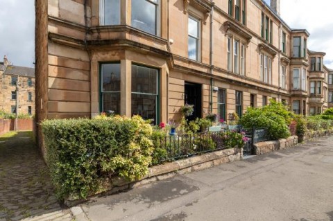 Click the photo for more details of Glencairn Drive, Pollokshields, Glasgow