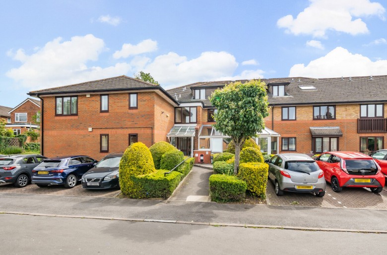 Click the photo for more details of Sherwood Close, Bassett, Southampton, Hampshire, SO16