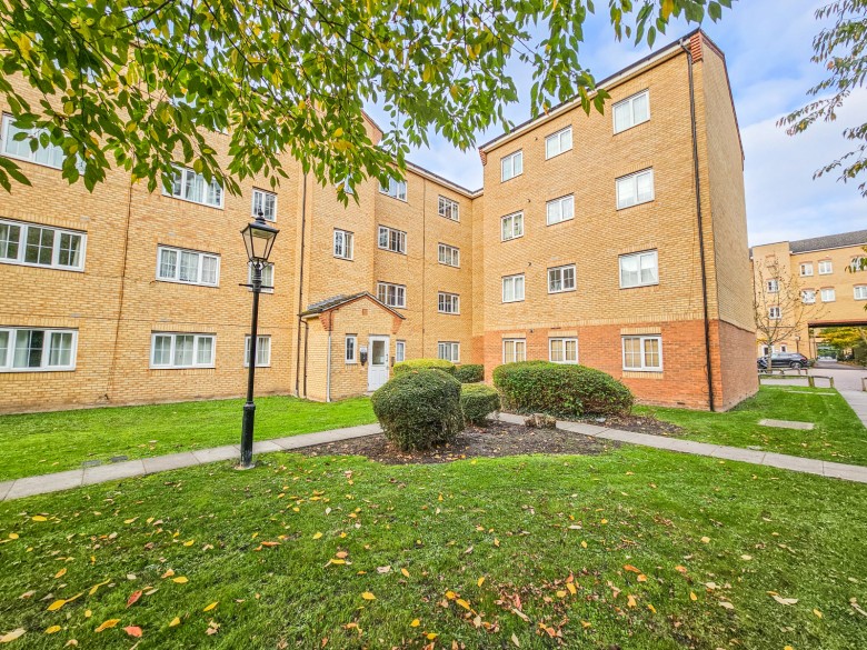 Click the photo for more details of Wellington House, Gidea Park, Romford, RM2