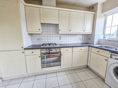 Click the photo for more details of Wellington House, Gidea Park, Romford, RM2