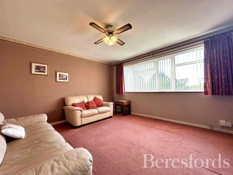 Click the photo for more details of Victor Close, Hornchurch, RM12