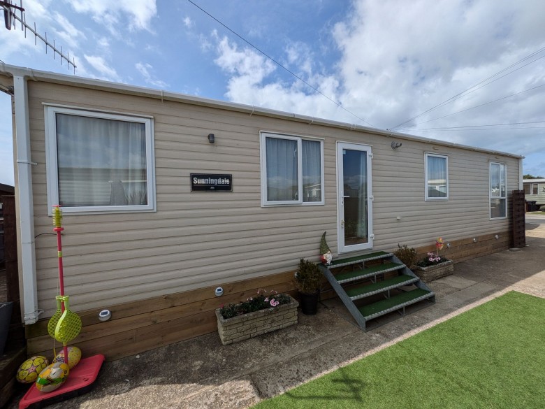 Click the photo for more details of Montalan Crescent, Selsey, PO20