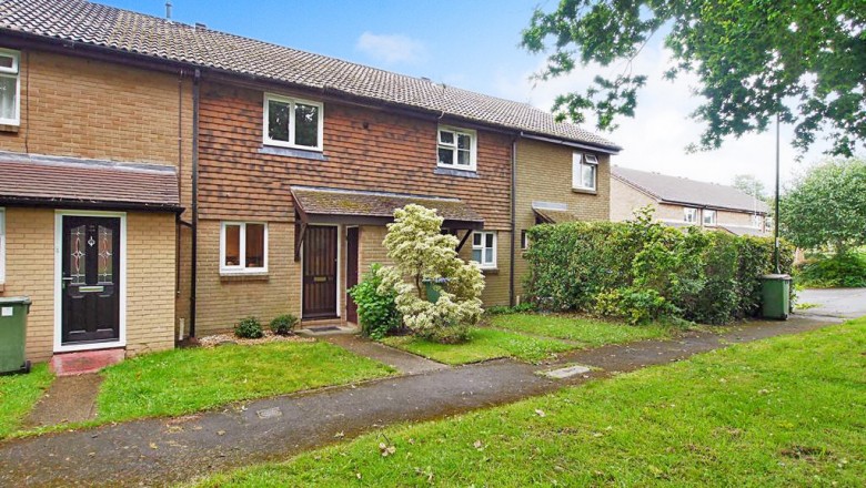 Click the photo for more details of Kingslea, Horsham, RH13