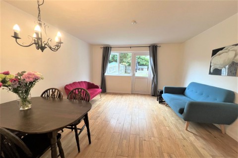 Click the photo for more details of Kingslea, Horsham, RH13