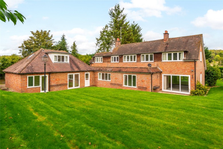 Click the photo for more details of Rignall Road, Great Missenden, HP16